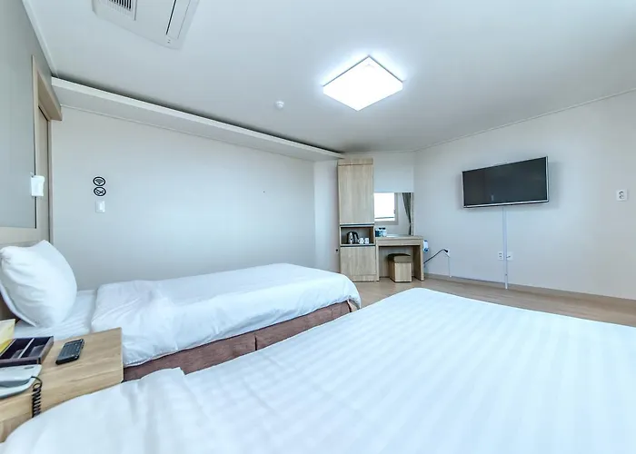 Jungmoon City Hotel & J-Hill Hotel